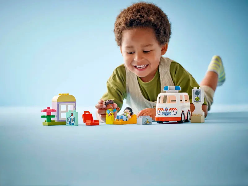 LEGO - 10447 - DUPLO - Ambulance & Driver - 19pcs