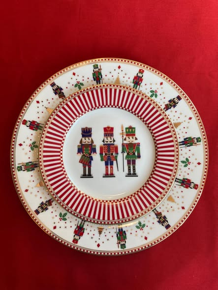 Easy Life - NUTCRACKER - Dinner Plate | 26.5 cm / 10.4 in