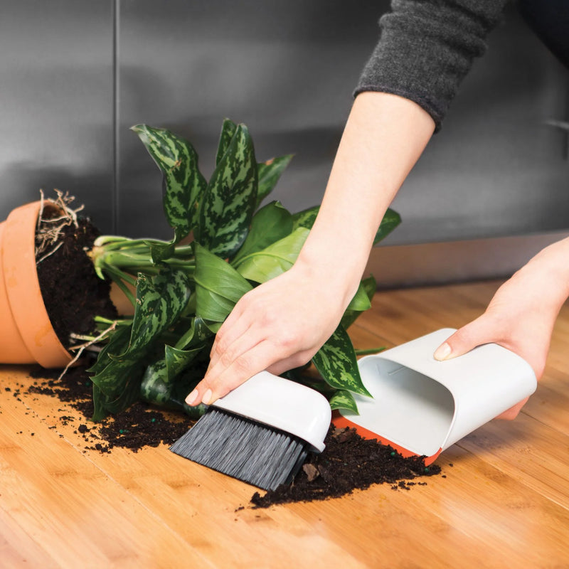 OXO - Compact Dustpan & Brush Set