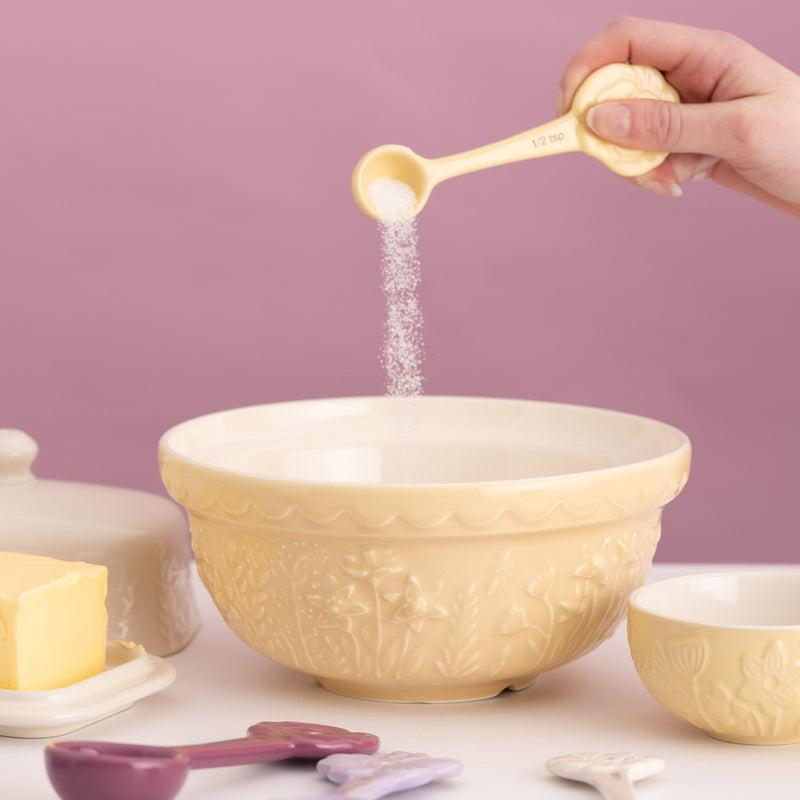 Mason Cash In the Meadow Daffodil Mixing Bowl, Yellow – product view