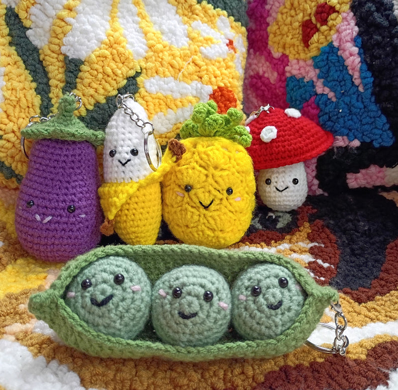 HAPPY PINEAPPLE DIY CROCHET KEY RING KIT