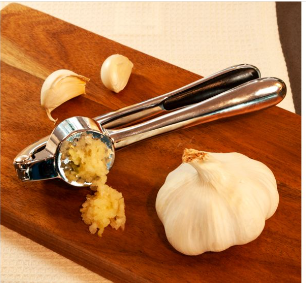 KITCHEN BASICS - Garlic Press