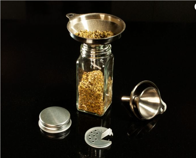 KITCHEN BASICS - Spice Jar Square Glass w/Metal Lid