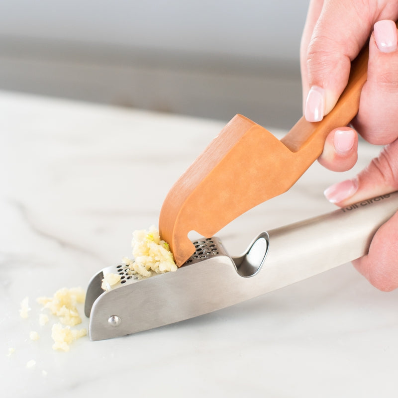 Full Circle - CRUSHED IT™ Garlic Press