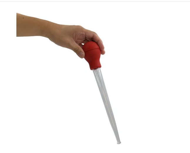 KITCHEN BASICS - Baster w/cleaning brush Red