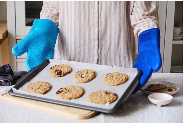 KITCHEN BASICS - Silicone Oven Mitt