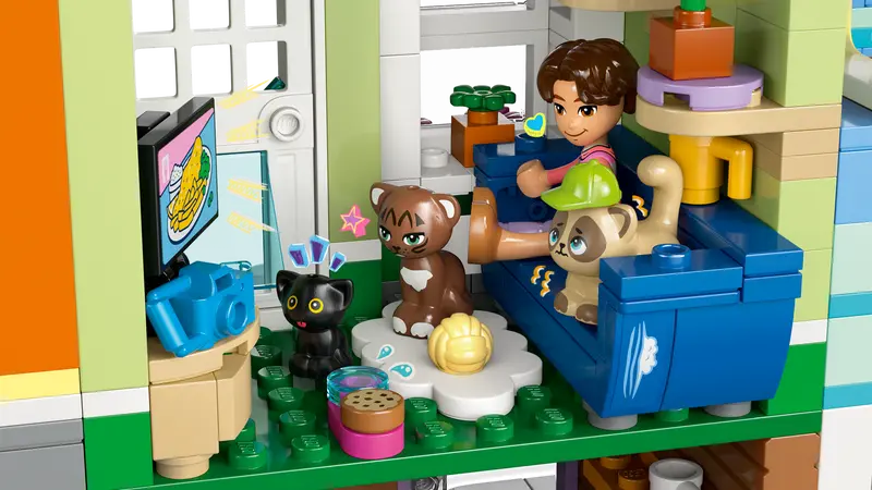 LEGO - 42670 - Friends - Heartlake City Apartments and Stores - 2040 Pc