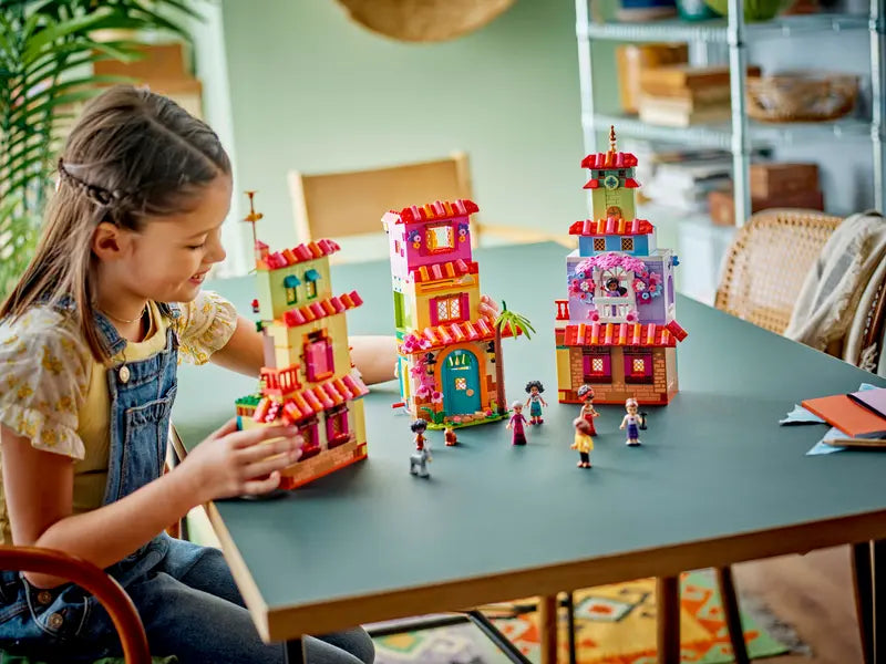 LEGO - 43245 - DISNEY - The Magical Madrigal House