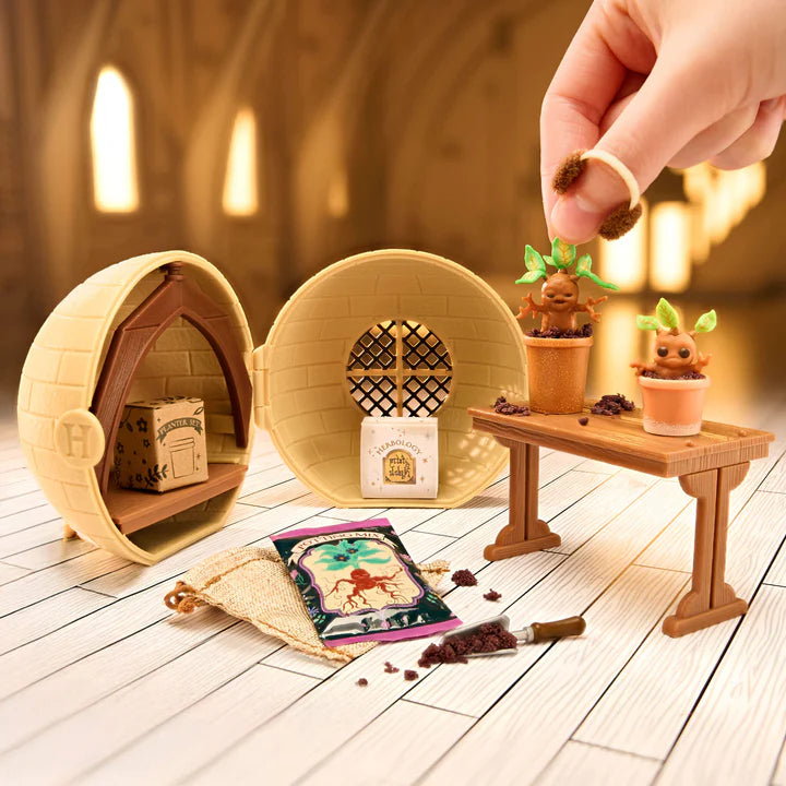 MGA Games - MINIVERSE - MAKE IT MINI - HARRY POTTER BACK TO HOGWARTS IN PDQ