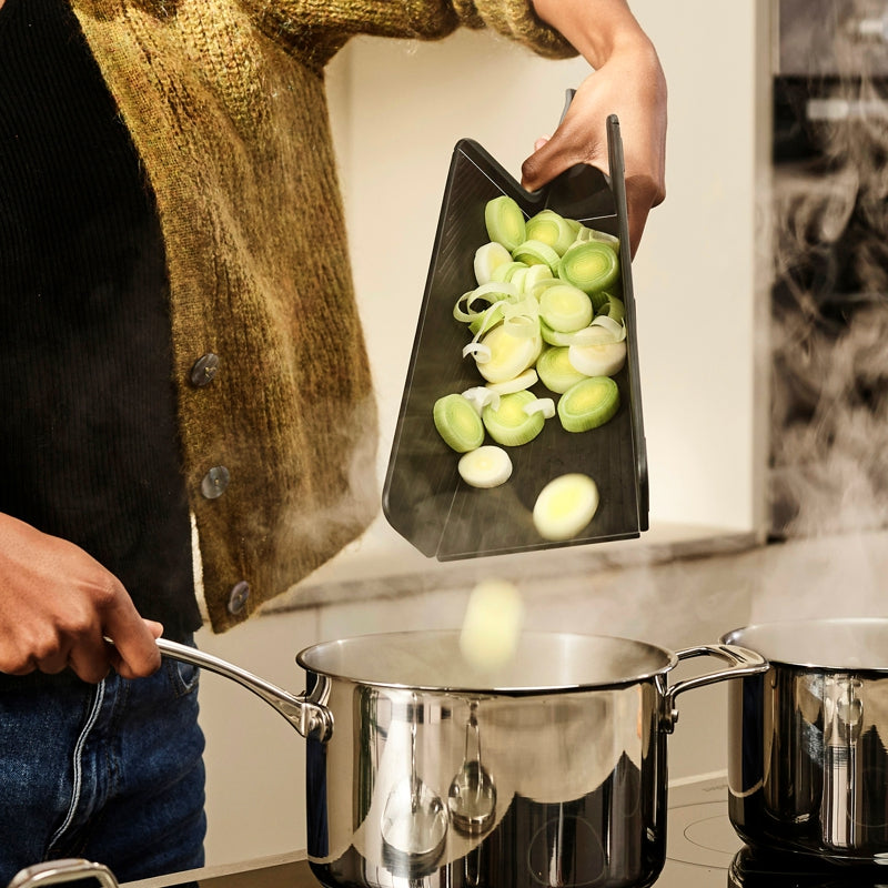 Joseph Joseph - Chop2Pot™ Plus Folding Chopping Board