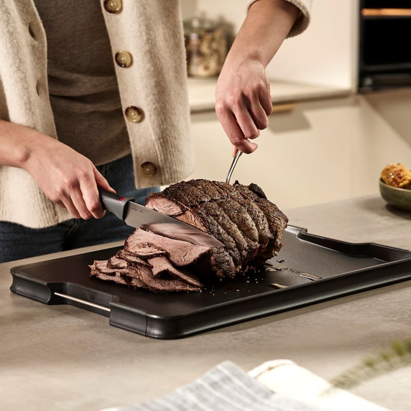 Joseph Joseph - Cut&Carve™Plus Multi-Function Chopping Board