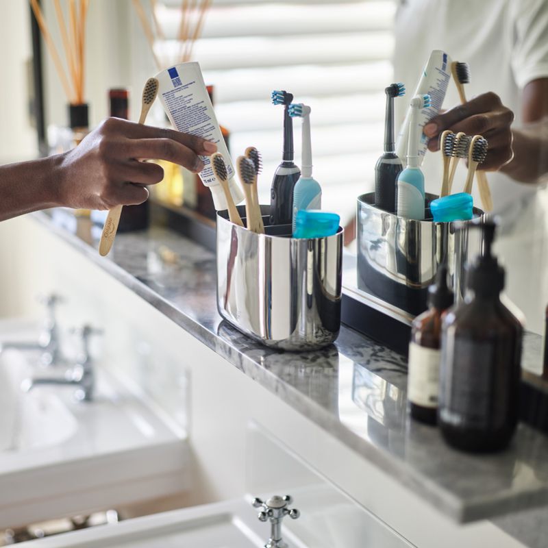 Joseph Joseph - EasyStore™ Luxe Large Toothbrush Caddy