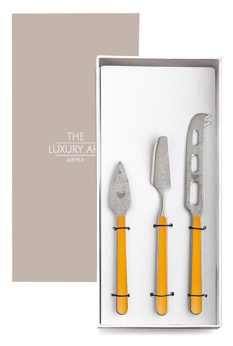 Mepra – Fantasia Mustard Pewter – 3-Piece Cheese Knife Set