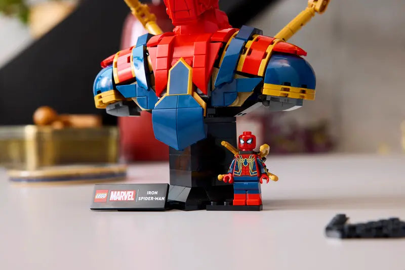 LEGO - 76326 - MARVEL - Iron Spiderman Bust - 379pcs