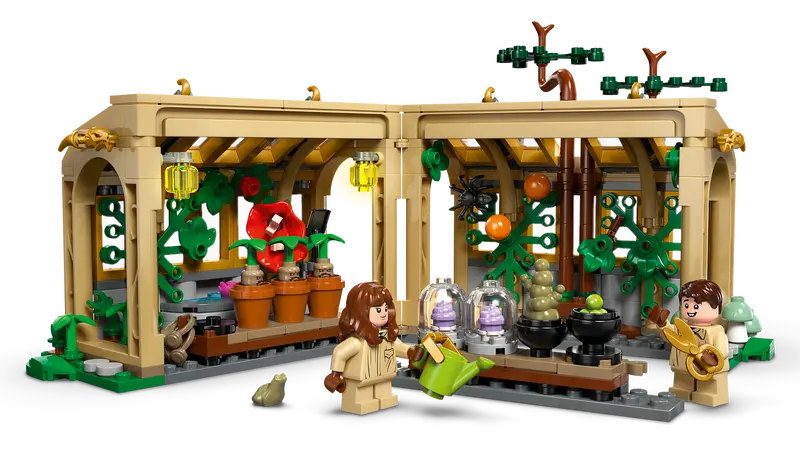 LEGO - 76445 - HARRY POTTER - Hogwarts Castle: Herbology Class - 390pcs