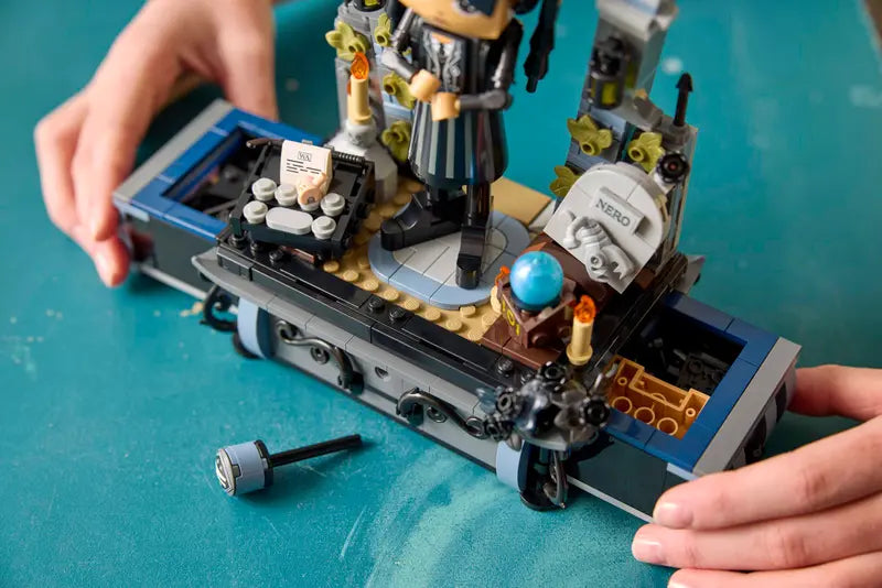 LEGO - 76780 - WEDNESDAY - Wednesday Addams Figure - 702pcs