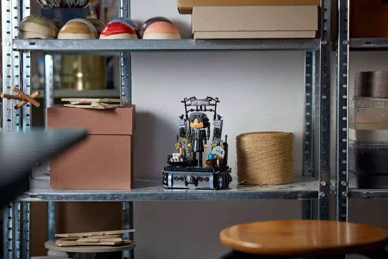 LEGO - 76780 - WEDNESDAY - Wednesday Addams Figure - 702pcs