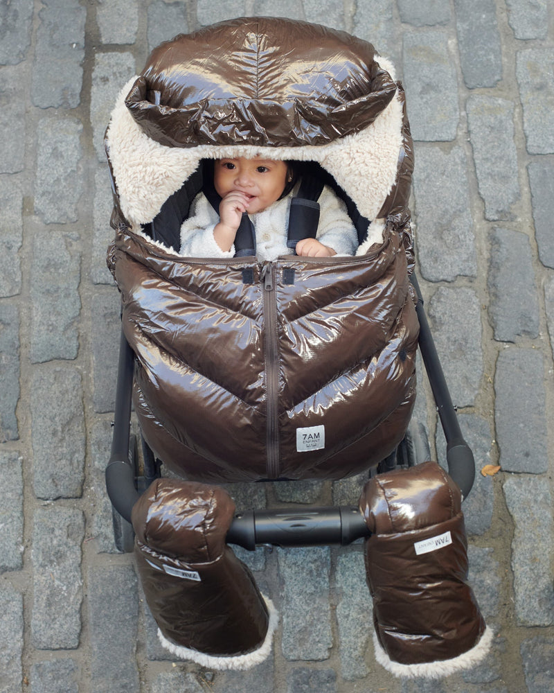 7AM - Car Seat Cocoon - Polar Mother & Baby Wind and water repellent; Ultra lightweight heat - retention insulation; Soft lining