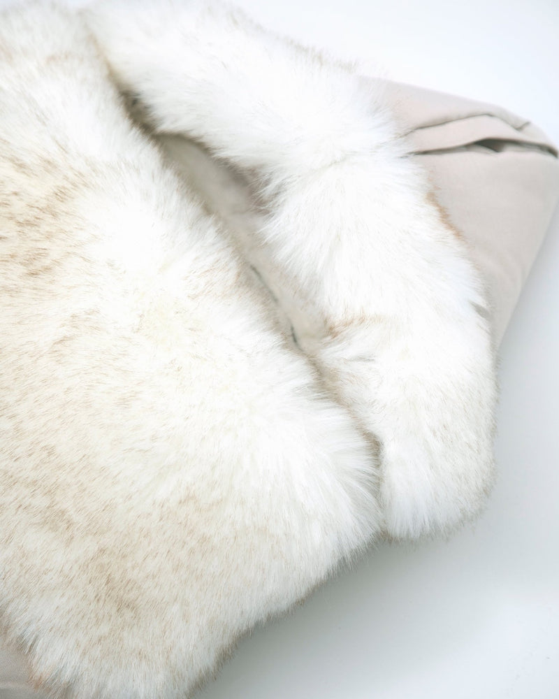 7AM - PlushPOD - Tundra Plush | Infant Lounger and Travel Sleep Pod Mother & Baby Heather Beige - White Faux Fur 0 - 18M