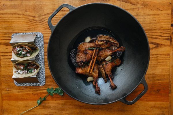 Victoria - Cast Iron Wok - 35.5 cm