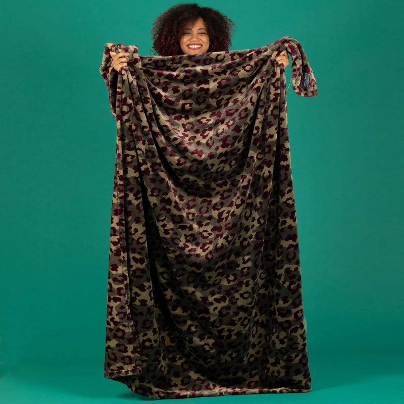 LUG - Cuddle Throw Blanket