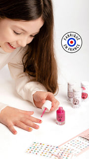 Nailmatic - SET 2 NAIL POLISHES + 24 NAILSTICKERS - Dolly Kitty