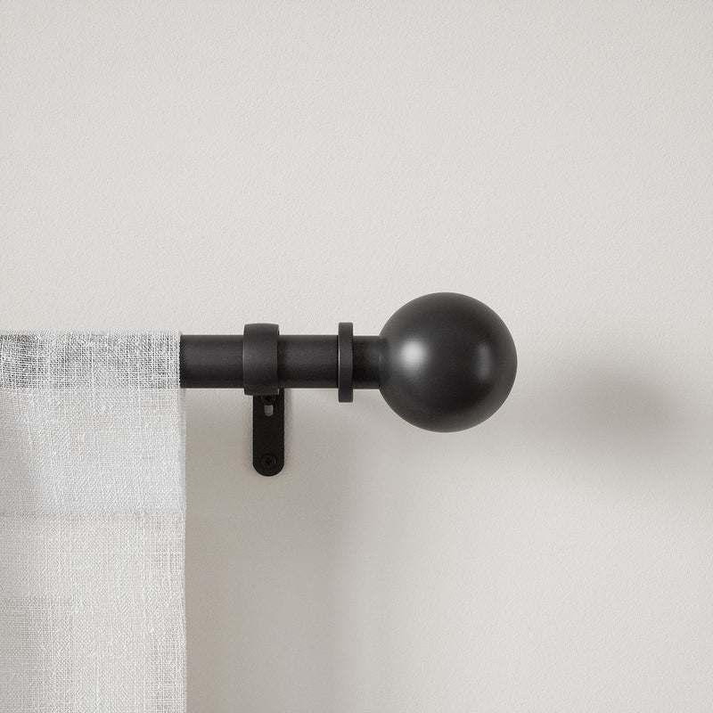 UMBRA - Bolas Curtain Rod _ Eco-Friendly Matte-Black / 72-144" (183-365 cm) / 1" (2.5 cm)