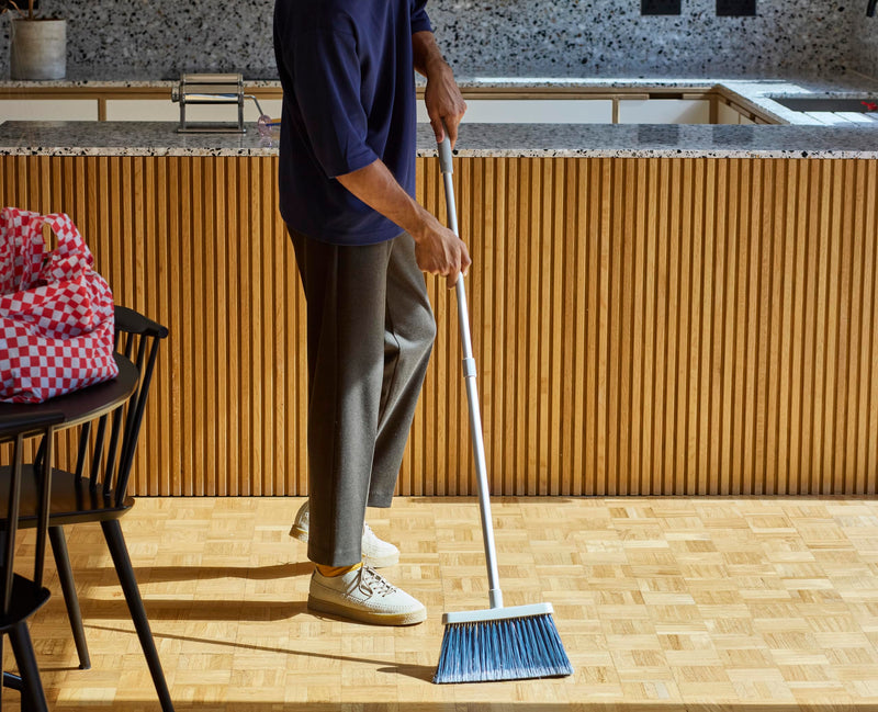 Joseph Joseph - CleanTech™ Wall-Mounted Broom