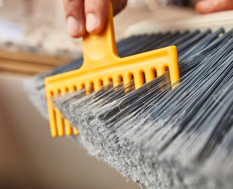 Joseph Joseph - CleanTech™ Wall-Mounted Broom