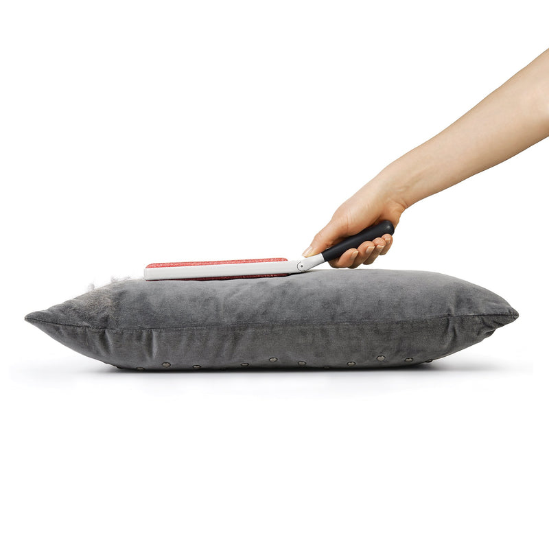OXO - FURLIFTER™ Furniture Brush