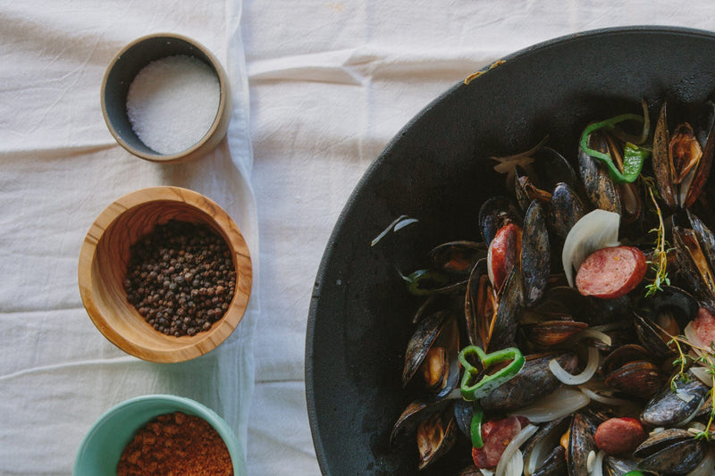 Victoria - Cast Iron Wok - 35.5 cm