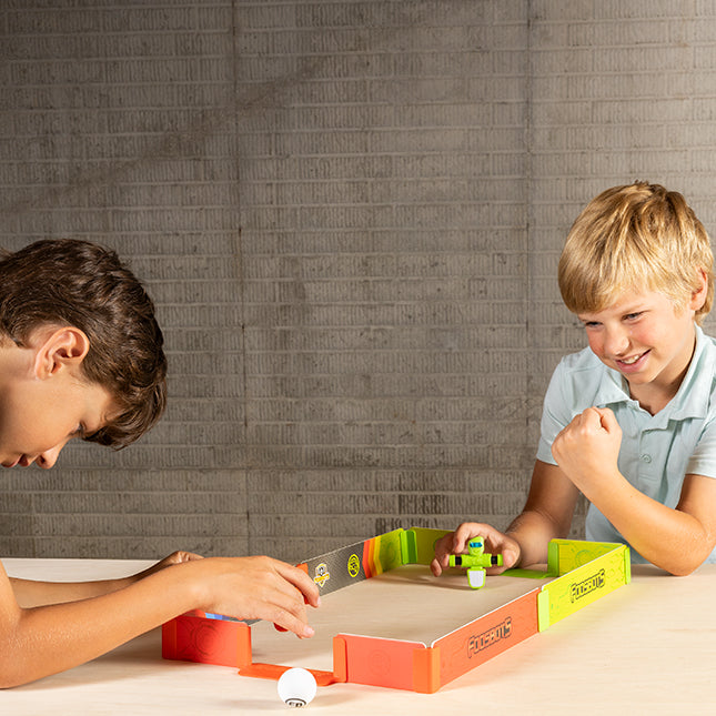 Fat Brain Toys - Foosbots Stadium Battle Set - Limolin 