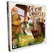 LE CLICHÉ DU SIÈCLE : EXT. PHOTO DE GROUPE