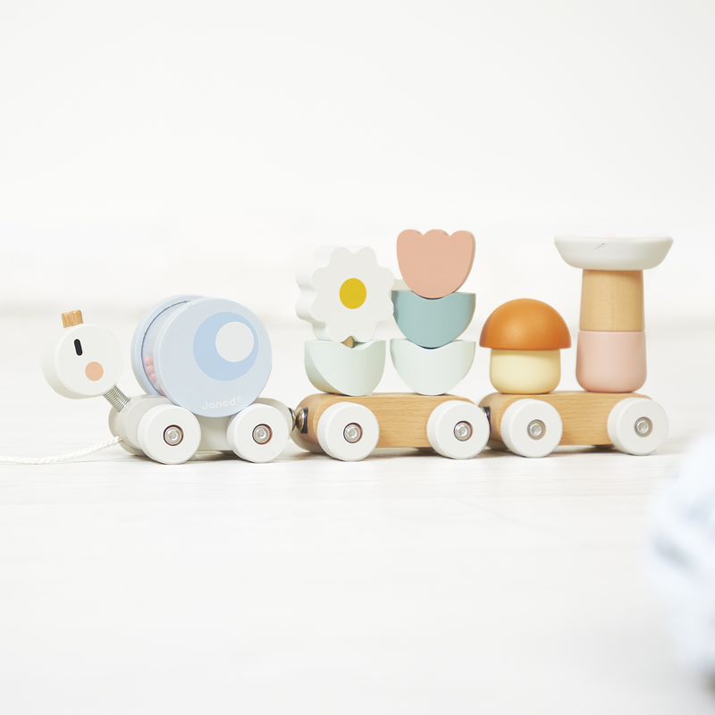 SWEET COCOON: SNAIL TRAIN