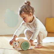 SWEET COCOON: PULL-ALONG SNAIL CUBE TROLLEY