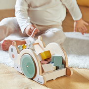 SWEET COCOON: PULL-ALONG SNAIL CUBE TROLLEY