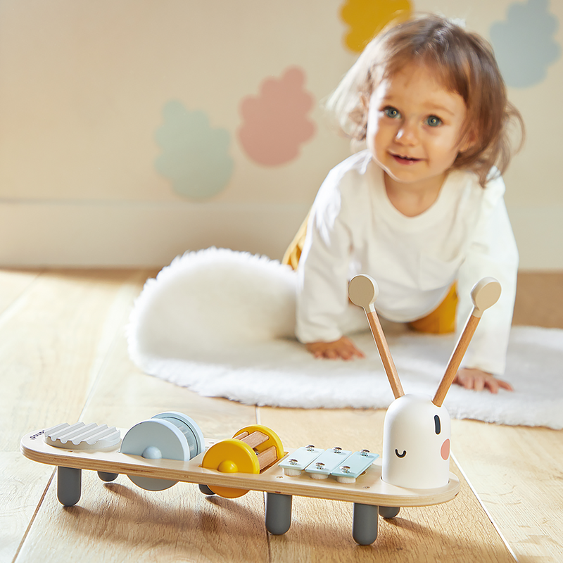 SWEET COCOON: CATERPILLAR MUSICAL STAND
