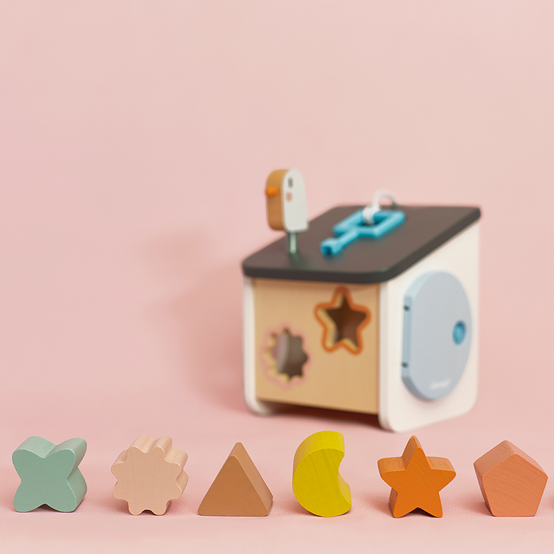 SWEET COCOON: BIRD HOUSE SHAPE SORTER