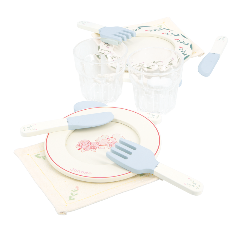 MAMIE SOLEIL: DINNER WARE SUITCASE