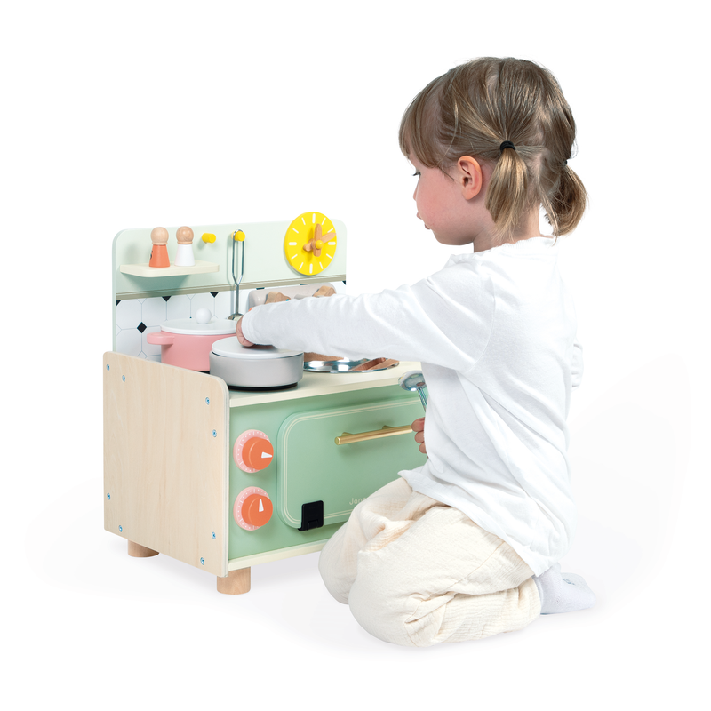 MAMIE SOLEIL: KITCHENETTE