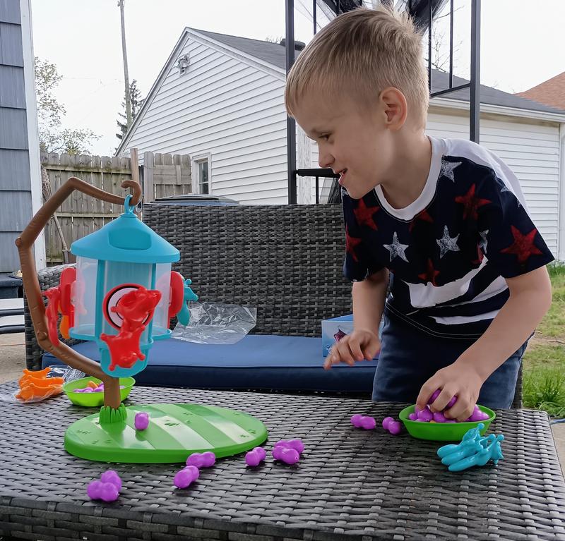 Play Monster - Flying Squirrels Feeder Frenzy - Limolin 