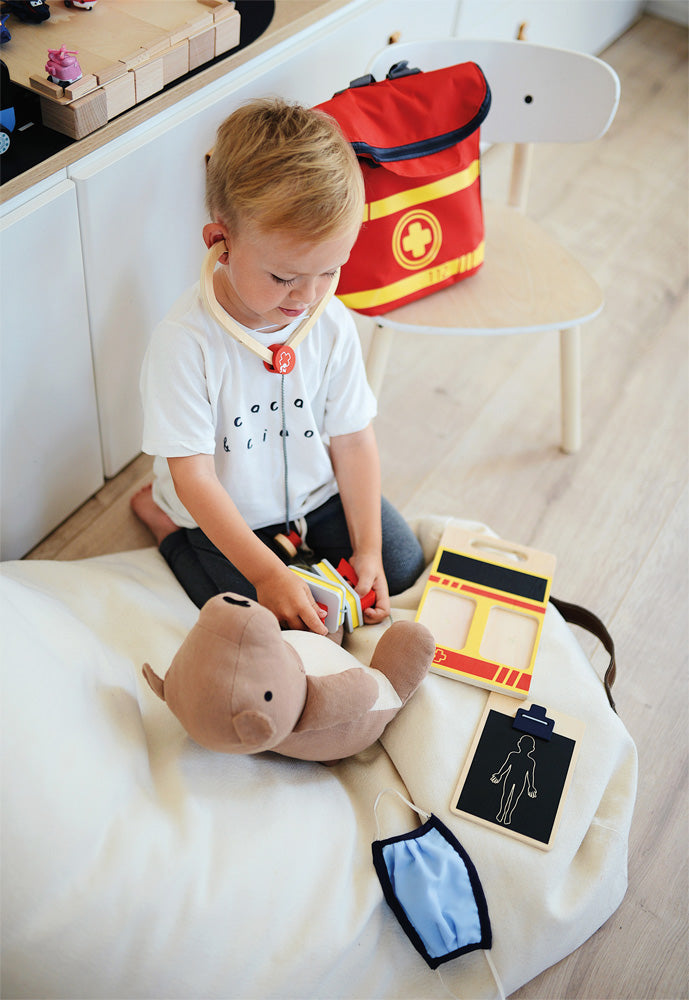 Small Foot - EMERGENCY BACKPACK PLAYSET - Limolin 