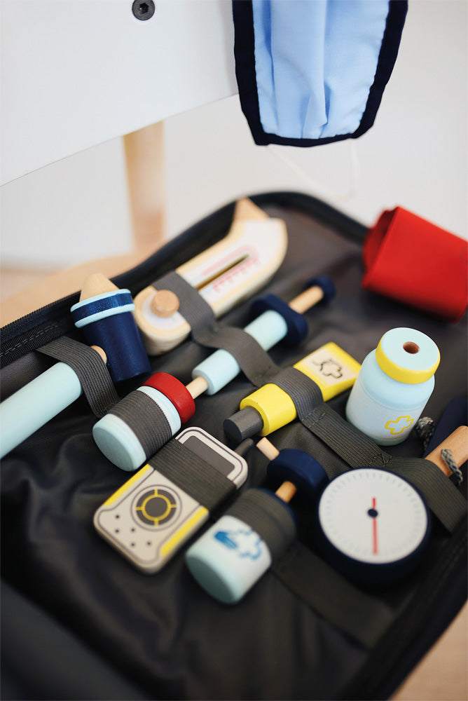 Small Foot - EMERGENCY BACKPACK PLAYSET - Limolin 