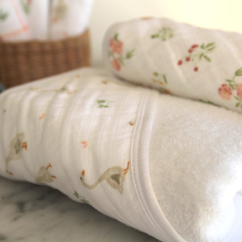 aden + anais - Hooded Towel Mother & Baby Hooded Towel | Country Floral - Girl