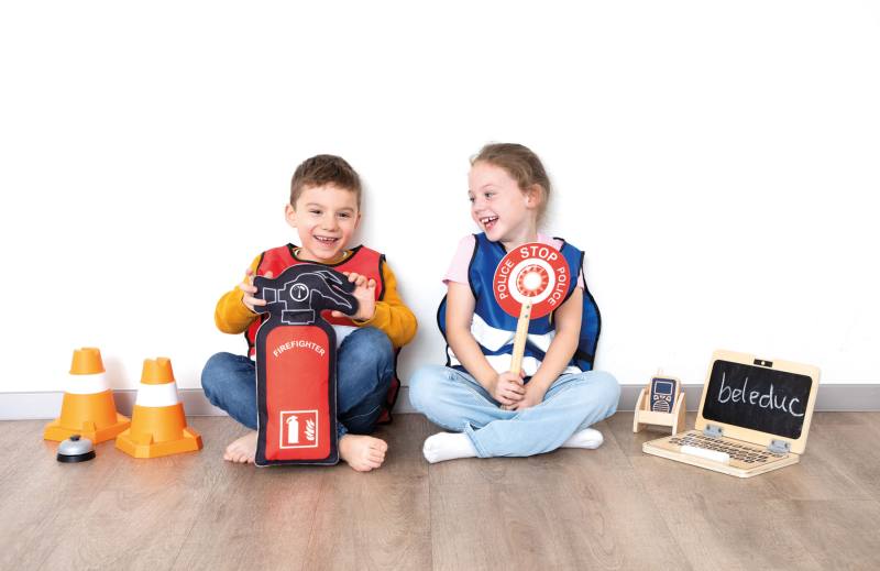 Beleduc - ROLEPLAY FIRE BRIGADE/POLICE 9PCS Games & Toys