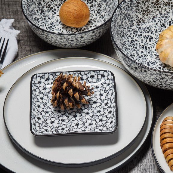 Brilliant - BLACK DAISY SQUARE PLATE 12X12CM Home & Kitchen