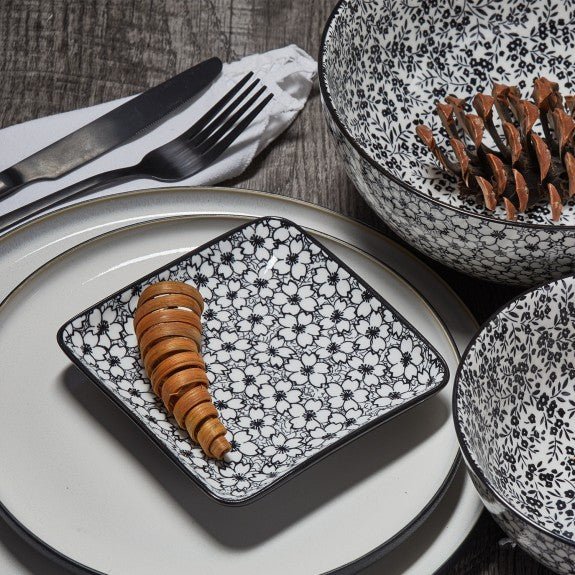 Brilliant - BLACK DAISY SQUARE PLATE 12X12CM Home & Kitchen