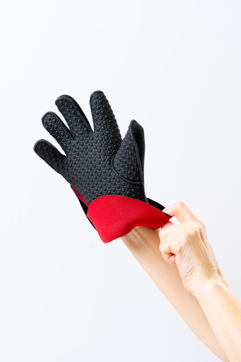 Cuisipro MiniPro five finger glove in use