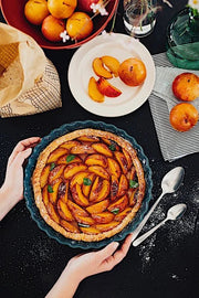 Emile Henry - Madeleine Round Dish, 27cm, 2.2L Home & Kitchen Argile