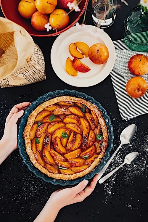 Emile Henry - Madeleine Round Dish, 27cm, 2.2L Home & Kitchen Argile